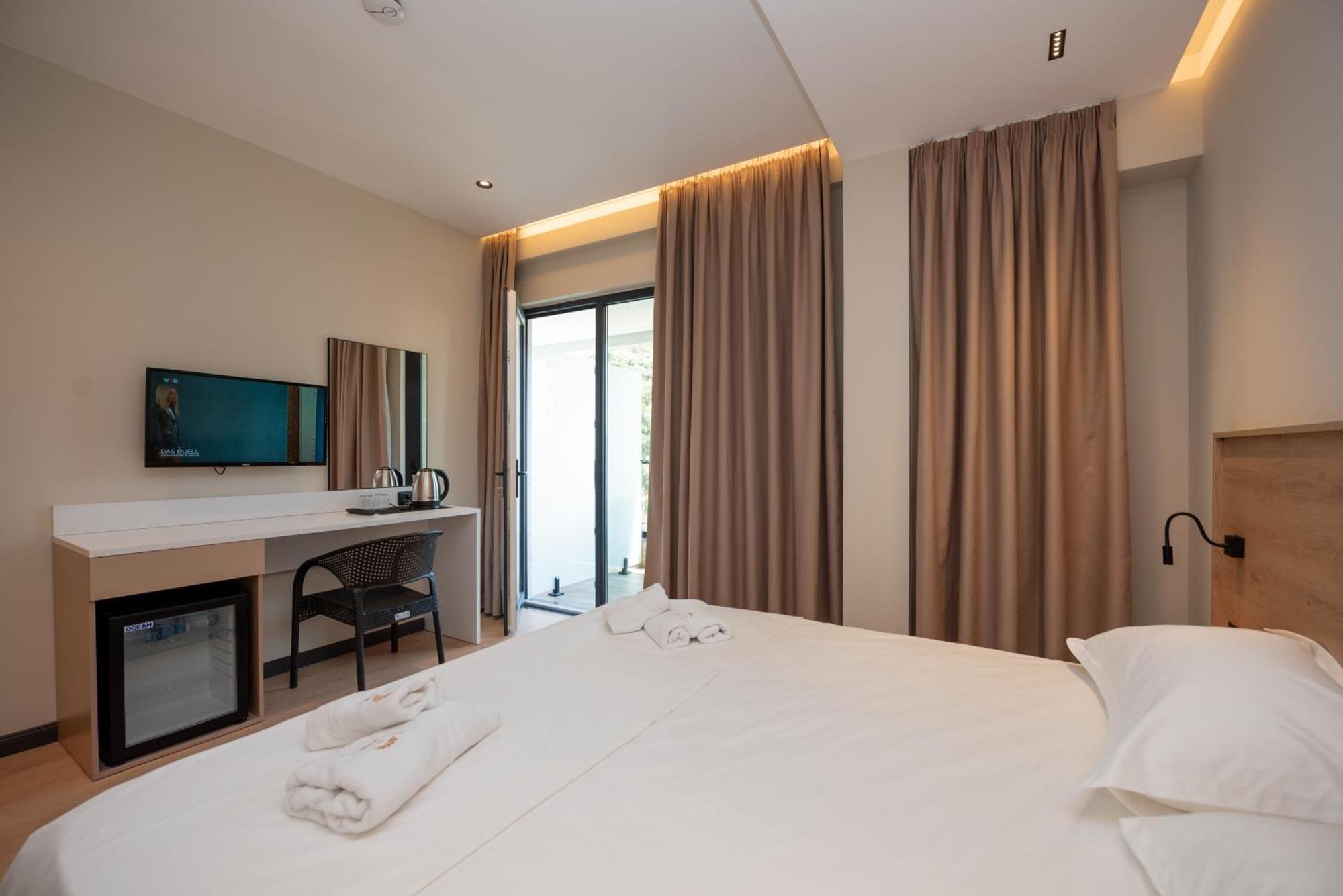 Calma Boutique Hotel Vlore Ngoại thất bức ảnh