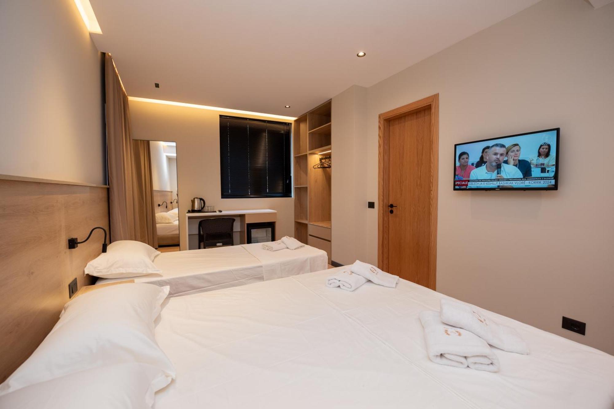 Calma Boutique Hotel Vlore Ngoại thất bức ảnh